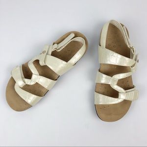 Vionic Paros Flat Sandal Embossed Cream